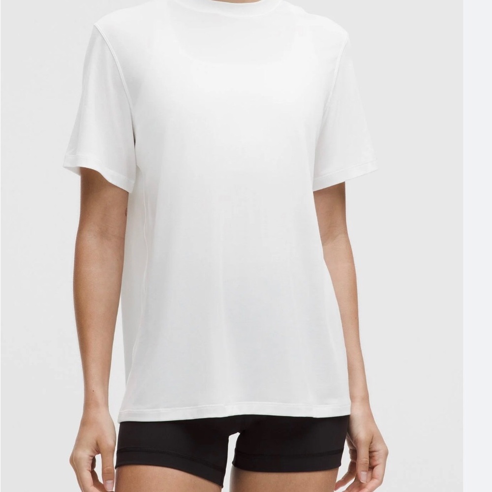 Lululemon jersey training Classic Crew Neck Women’s Tee in White Size 10